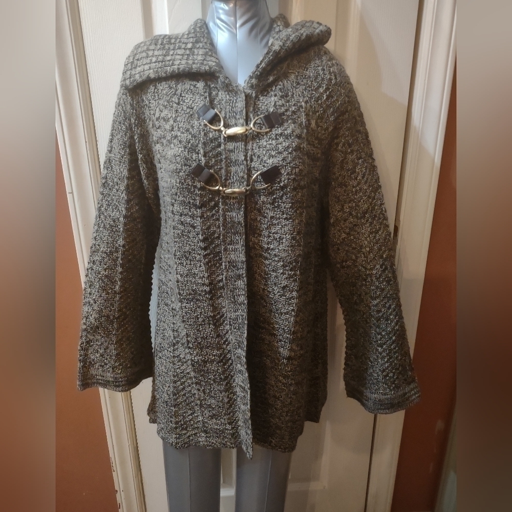 Carolyn Taylor woman's sweater size medium